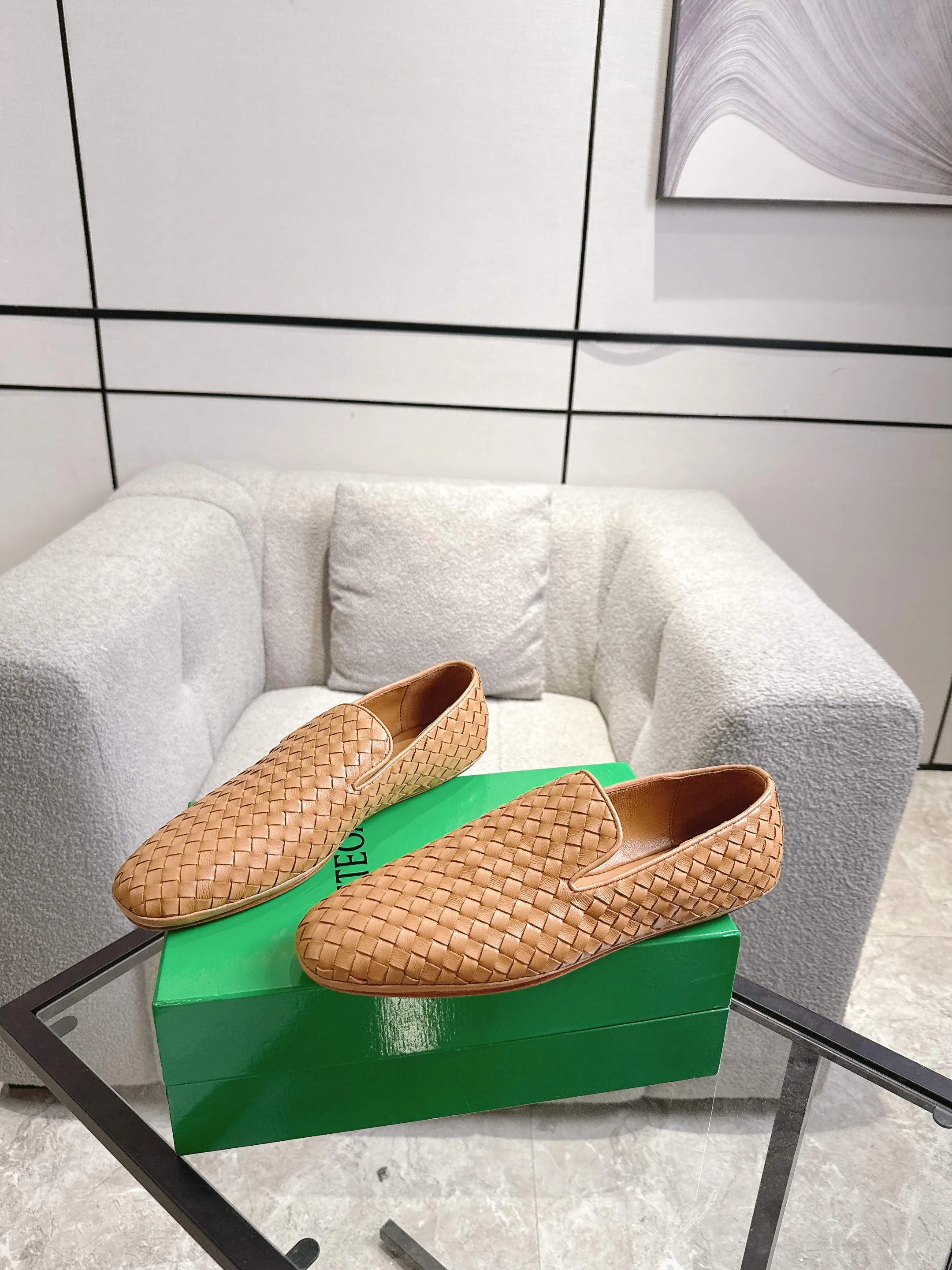 [BV] Top P: 760💰Size for couples: 35-44 (40.41 for women, 38 for men, 45.46.47, custom-made, non-returnable) Bottega Veneta 2025 autumn counter synchronized genuine leather outsole classic woven beanie shoes for couples, Bottega Veneta square-toe flat shoes, imported mixed sheepskin, imported sheep! Leather outsole! [Rose][Rose]! Purely hand-woven and operated, the original board is reproduced one-to-one! quality assurance!